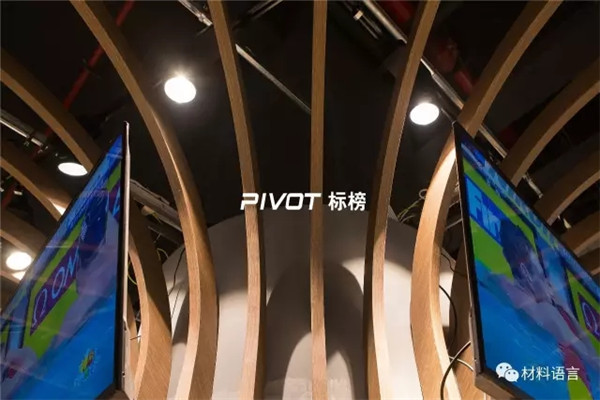 Pivot Decobond and iceiling decorate New Retail